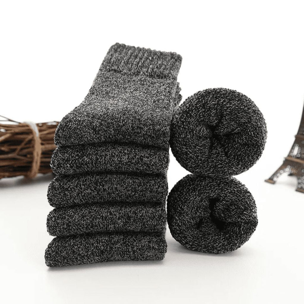 Détail du tricot en laine mérinos des chaussettes